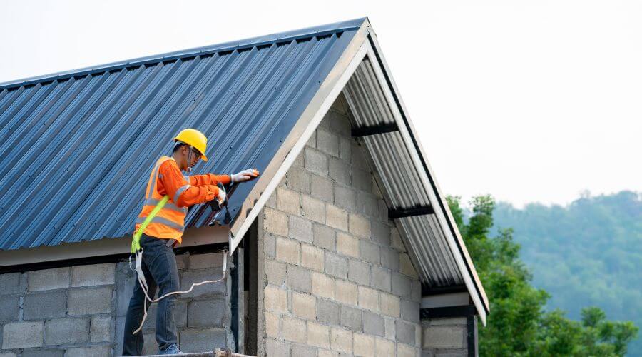 Professional gutter cleaning in Portola Valley, CA